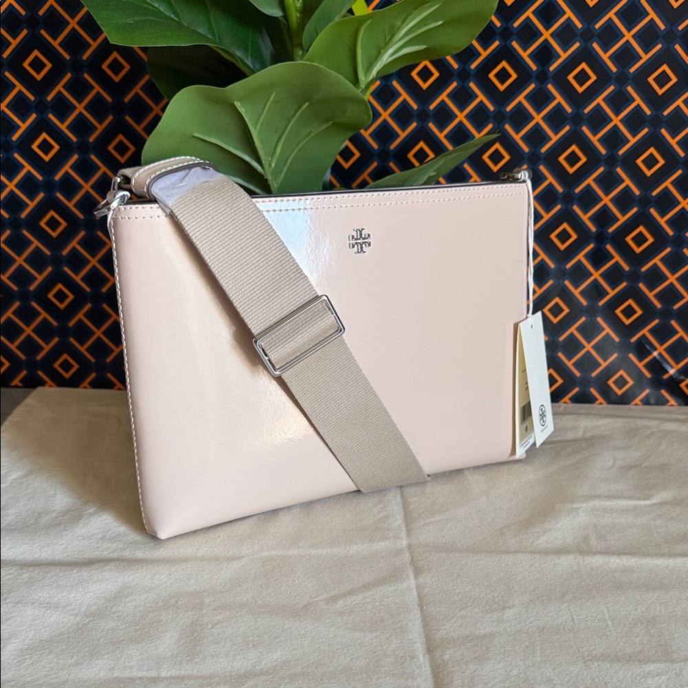 NWT Tory Burch blake patent swingpack  Crossbody Bag soft pink color